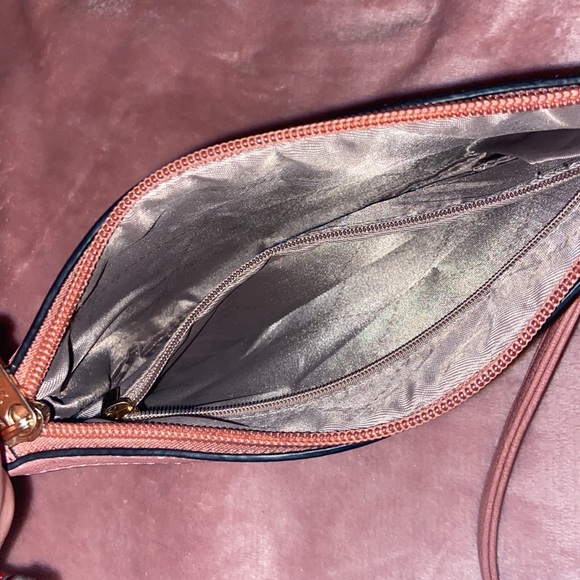 Pink Wallet ✨✨ - Picture 4 of 4